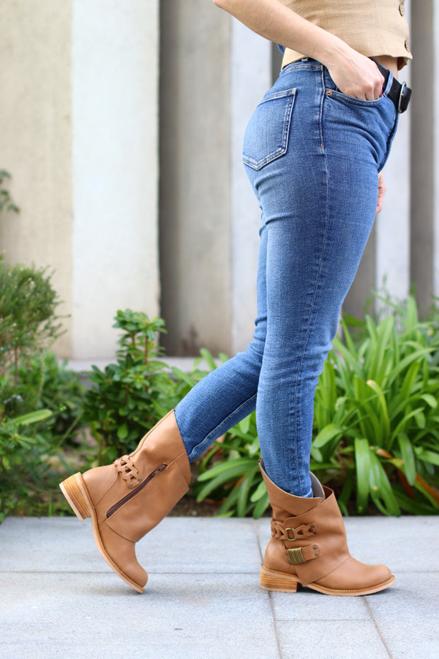 Bootie Julieta Camel