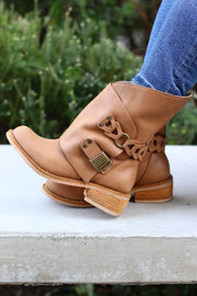 Bootie Julieta Camel